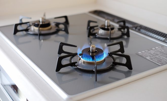 ガスコンロのお手入れ法!ラクにキレイにする方法を解説いたします!