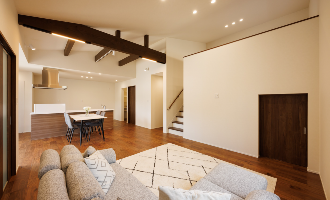 家族が集まる季節にぴったり♪暖かみのあるリビングリフォーム