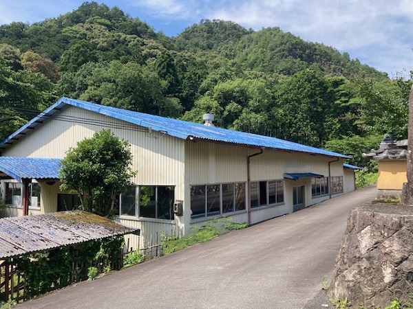 兵庫県丹波市・K様邸　屋根の雨漏り補修工事(屋根カバー工法・ガルバリウム鋼板) (1)