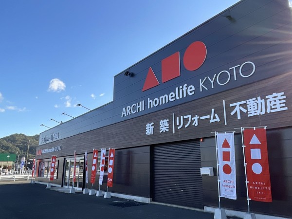 2024年11/2(土)より下記住所へ移転したばかりの綺麗な店内です。